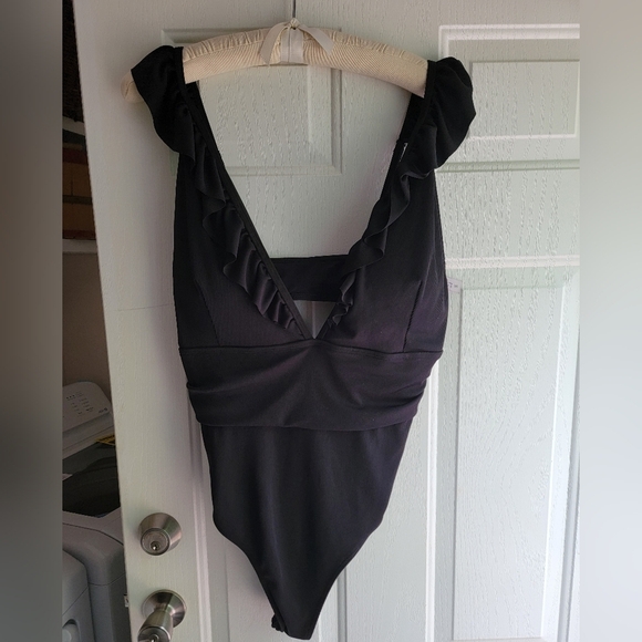 Black Ruffled Ribbed One-Piece Swimsuit Plus Size 3x So Pretty - Picture 1 of 5
